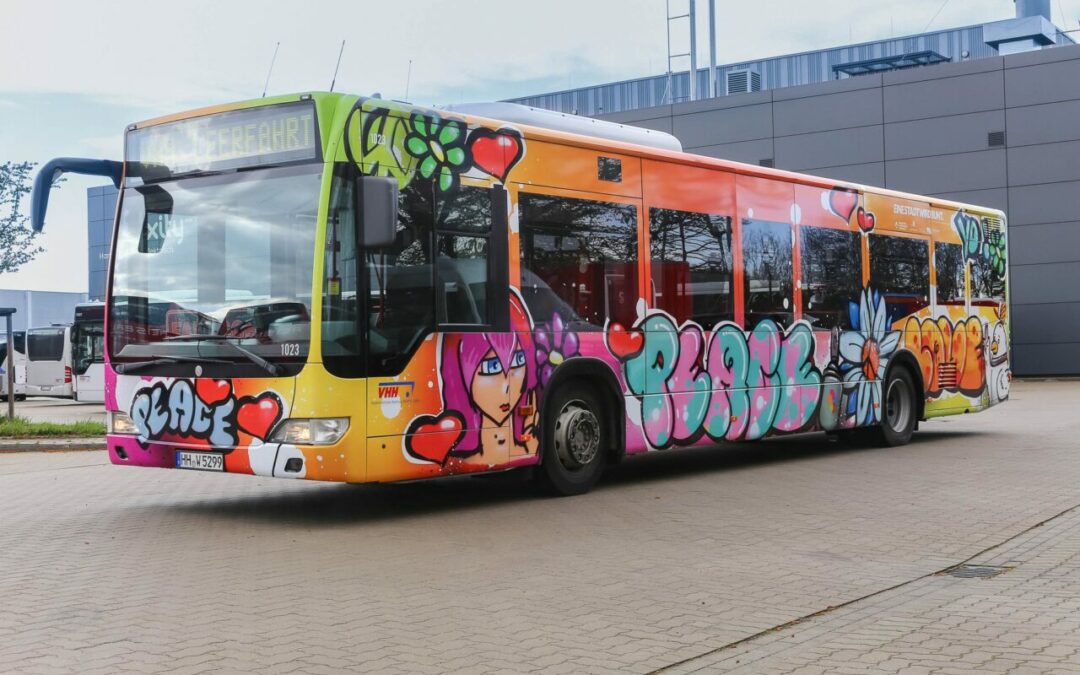 Love & Peace, Graffiti-Linienbus fährt ab sofort auf Hamburgs Straßen